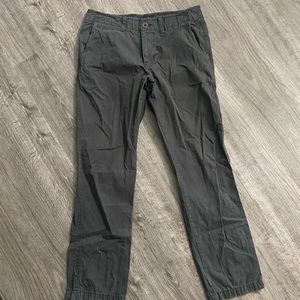 American eagle 31/32 men’s grey khaki pants